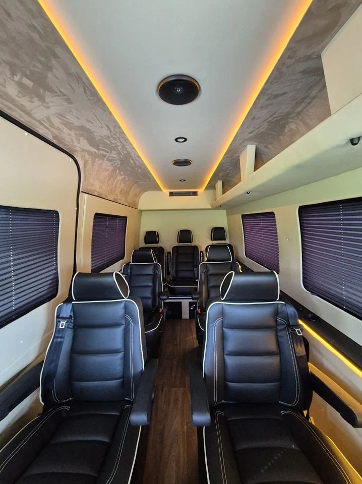 Wnętrze busa Polonia Bus – przewozy Tychy Niemcy